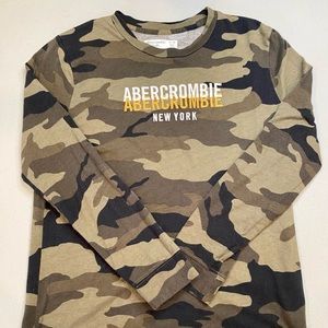 VGUC Abercrombie Boys T-shirt Bundle of 2 Camouflage Hawaiian Floral Size 11/12